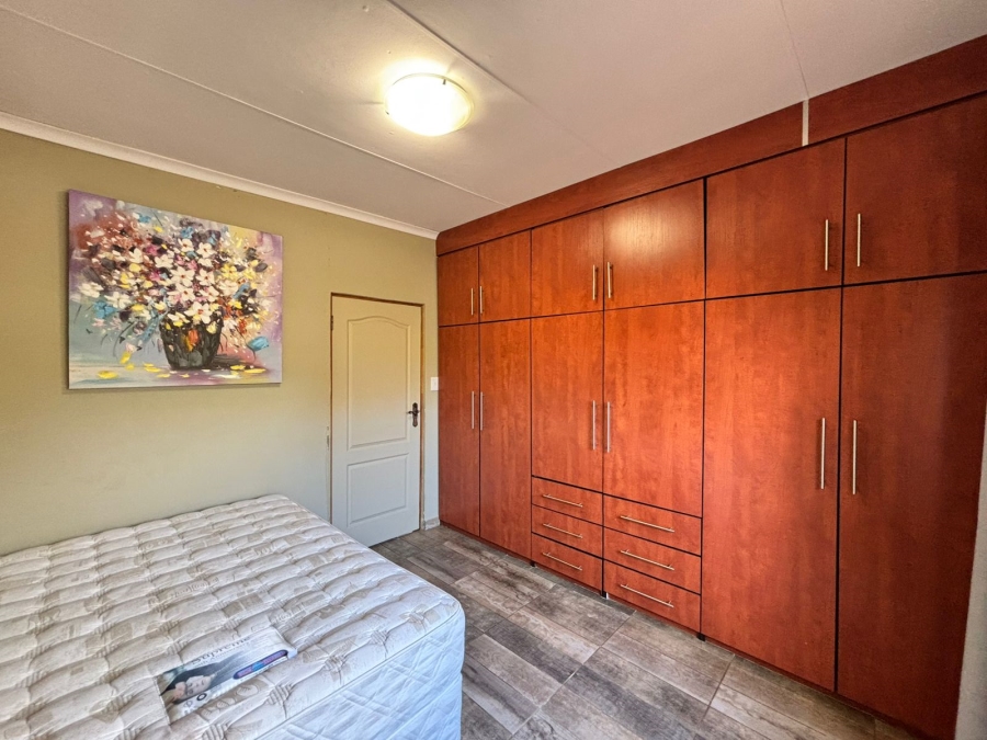 6 Bedroom Property for Sale in Flamwood North West